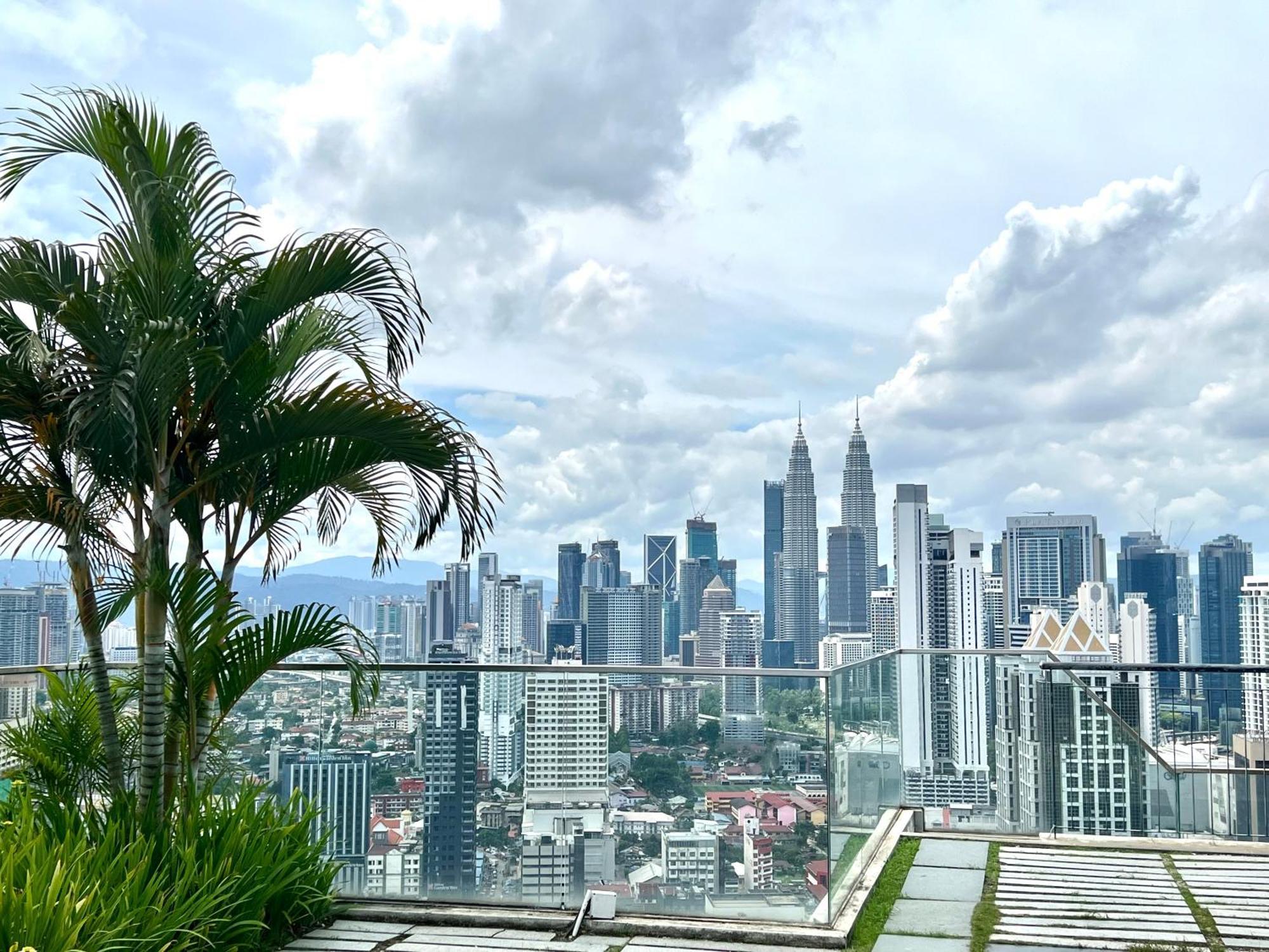 Regalia Service Suites Klcc Skypool Kuala Lumpur Exterior photo