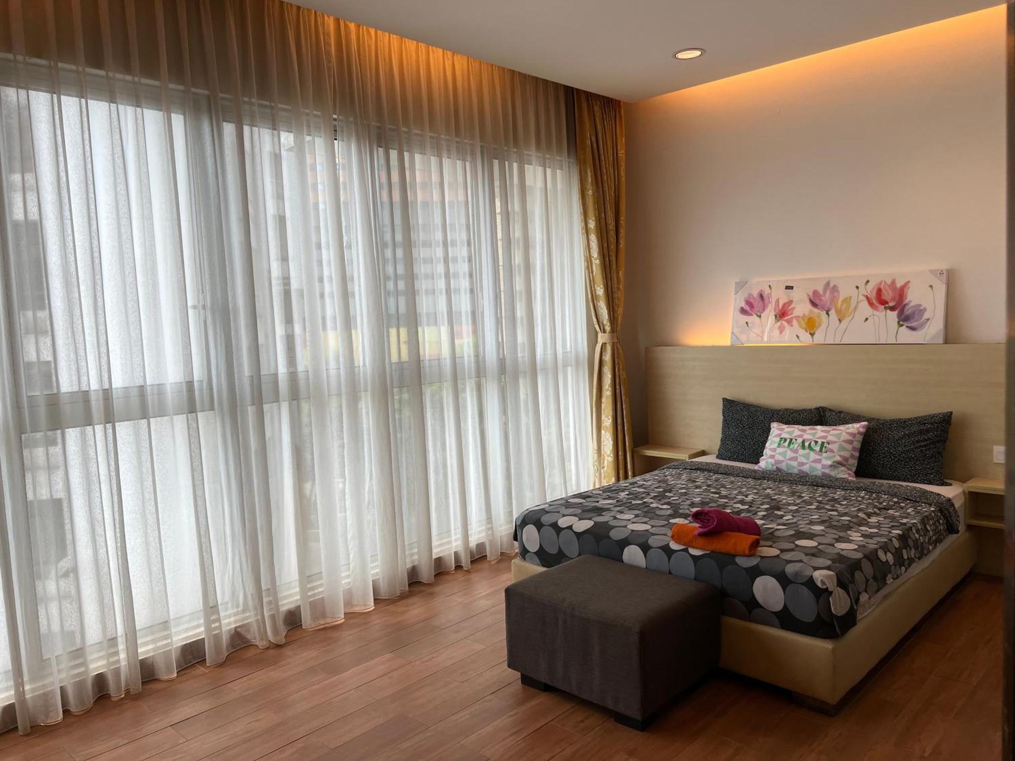 Regalia Service Suites Klcc Skypool Kuala Lumpur Room photo